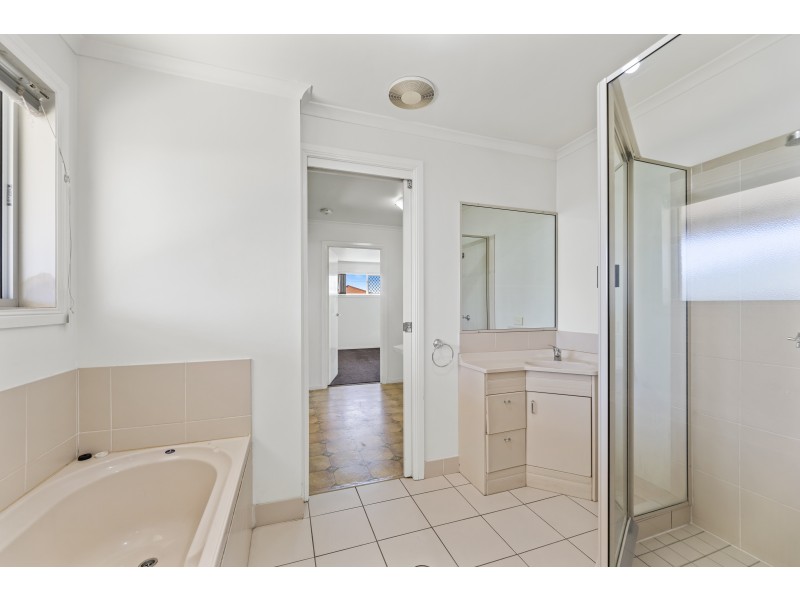 20 Fay Court, Kearneys Spring QLD 4350