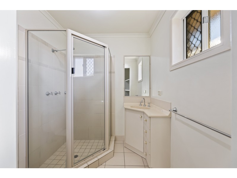 20 Fay Court, Kearneys Spring QLD 4350