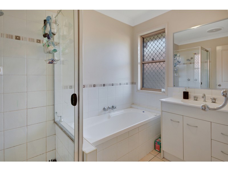 14 Wareena Crescent, Glenvale QLD 4350