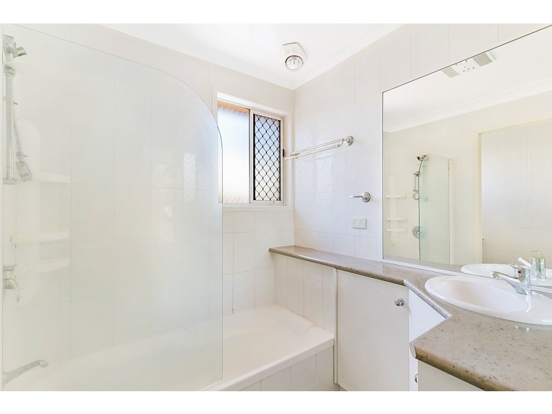 Unit 3/18 Glendower Street, Mount Lofty QLD 4350