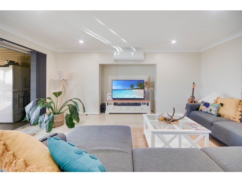 16 Maculan Crescent, Westbrook QLD 4350