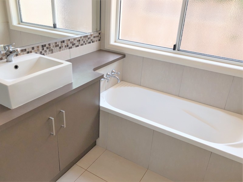 9 Saba Court, Middle Ridge QLD 4350