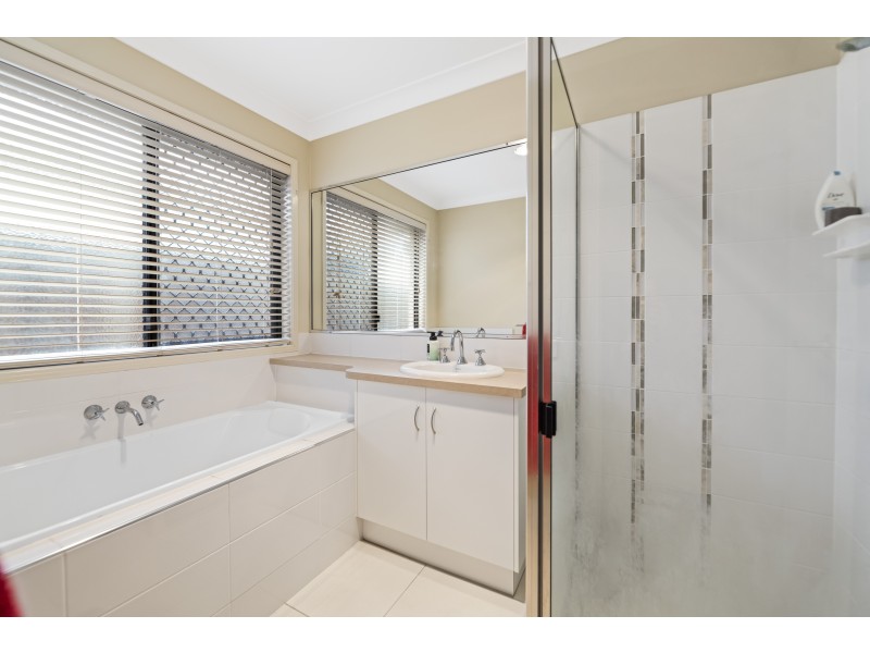 8 Kurrawa Crescent, Glenvale QLD 4350