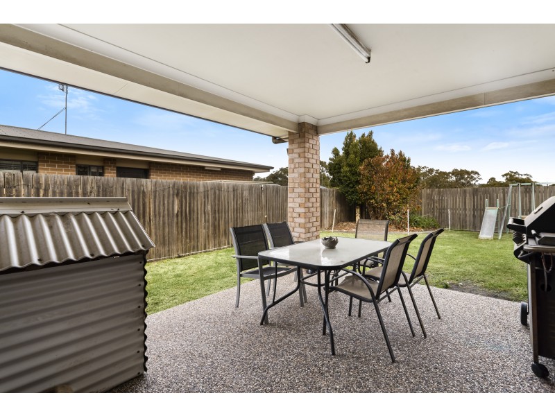 8 Kurrawa Crescent, Glenvale QLD 4350