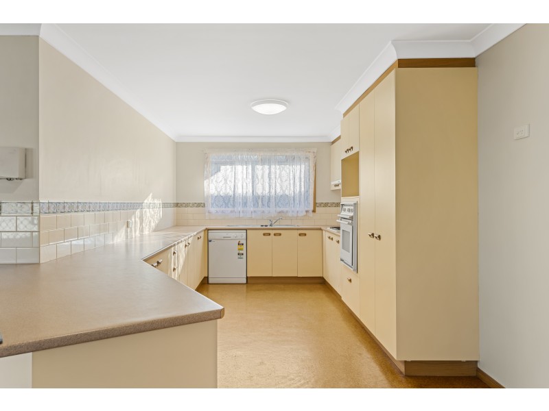 10 Janine Court, Kearneys Spring QLD 4350