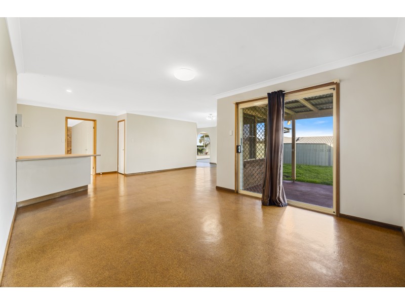 10 Janine Court, Kearneys Spring QLD 4350