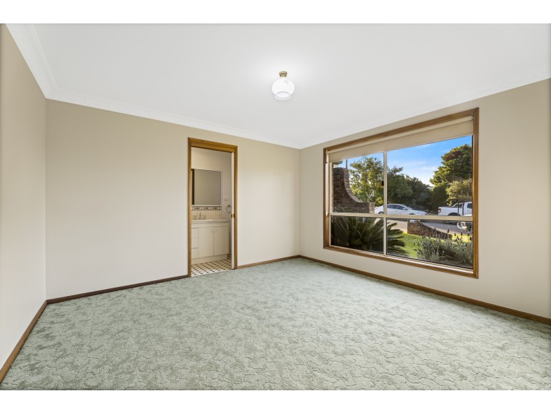 10 Janine Court, Kearneys Spring QLD 4350