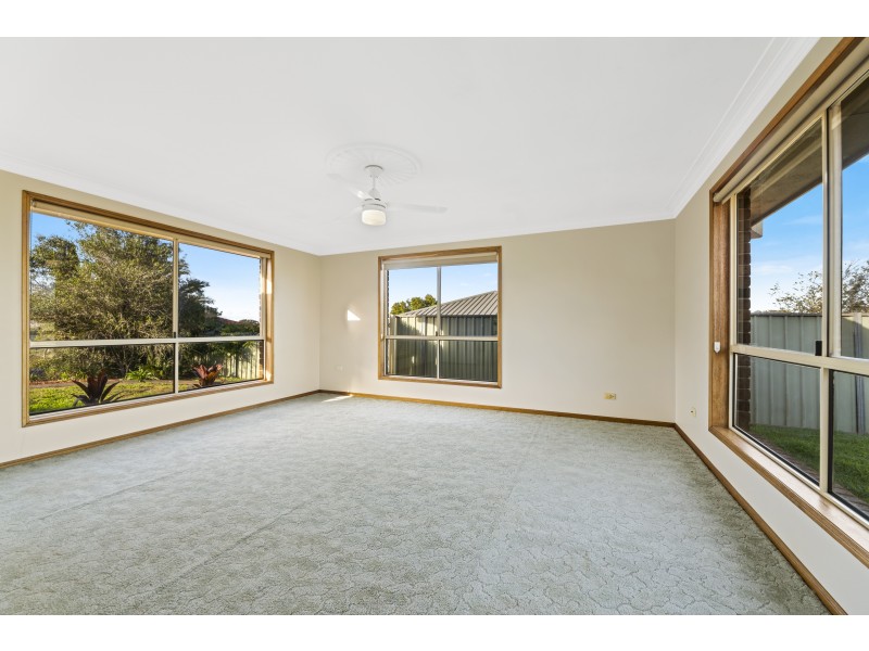 10 Janine Court, Kearneys Spring QLD 4350