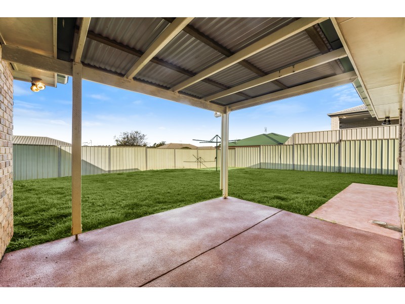 10 Janine Court, Kearneys Spring QLD 4350