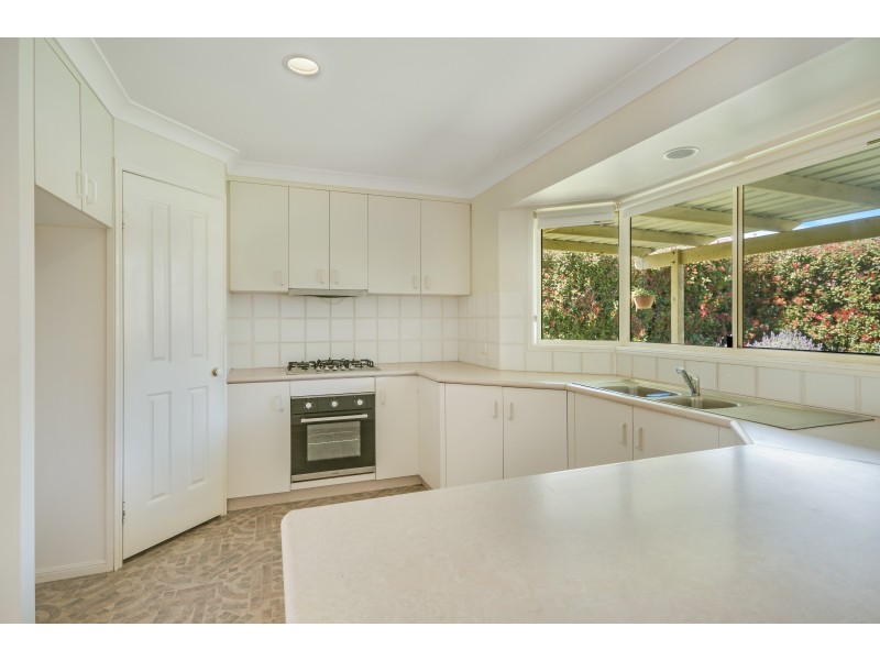 8 Pixie Drive, Kearneys Spring QLD 4350