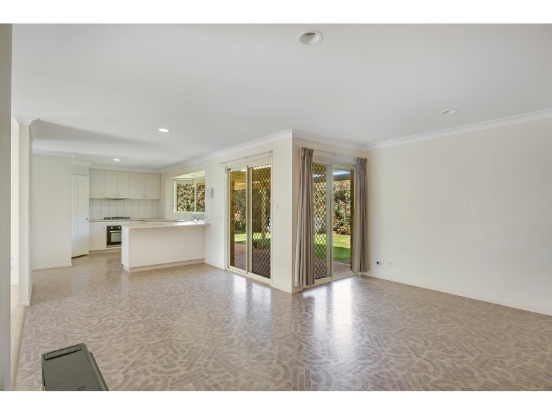 8 Pixie Drive, Kearneys Spring QLD 4350