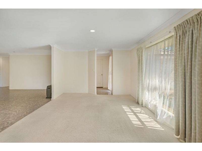 8 Pixie Drive, Kearneys Spring QLD 4350