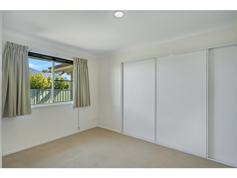 8 Pixie Drive, Kearneys Spring QLD 4350