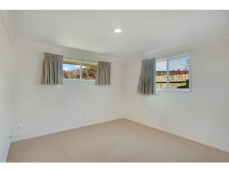 8 Pixie Drive, Kearneys Spring QLD 4350