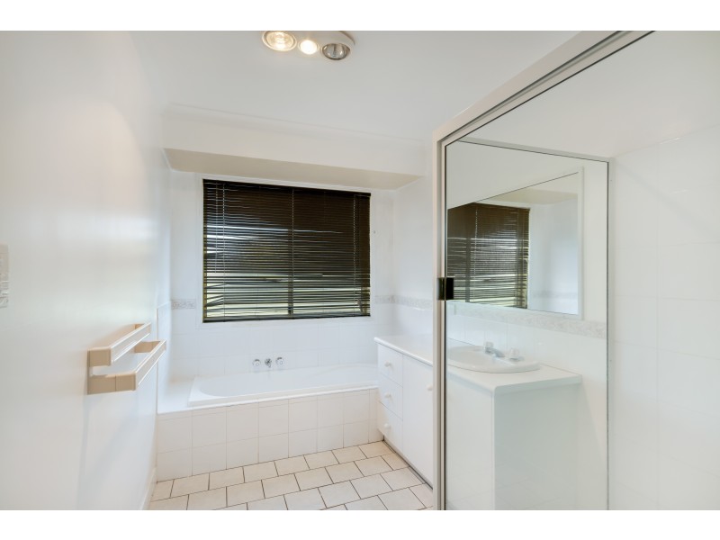 8 Pixie Drive, Kearneys Spring QLD 4350