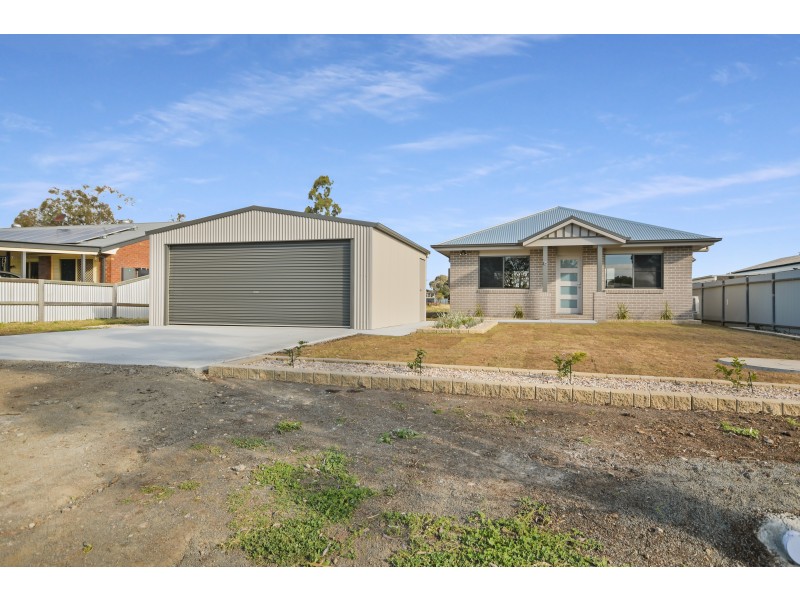 15 Gore Street, Cambooya QLD 4358
