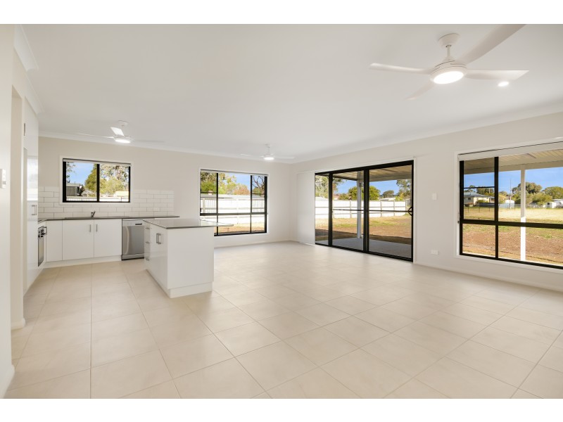 15 Gore Street, Cambooya QLD 4358