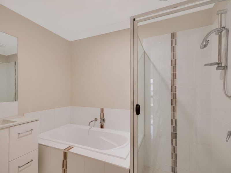 Unit 1/27 Weebah Place, Cambooya QLD 4358
