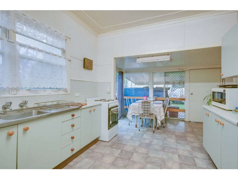18 Ruthven Street, Harlaxton QLD 4350