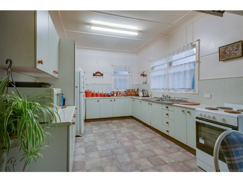 18 Ruthven Street, Harlaxton QLD 4350
