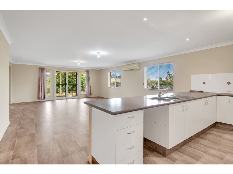 6 Curlew Street, Meringandan West QLD 4352