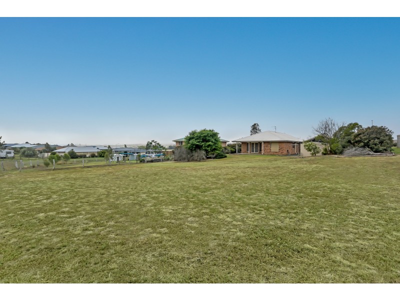 6 Curlew Street, Meringandan West QLD 4352