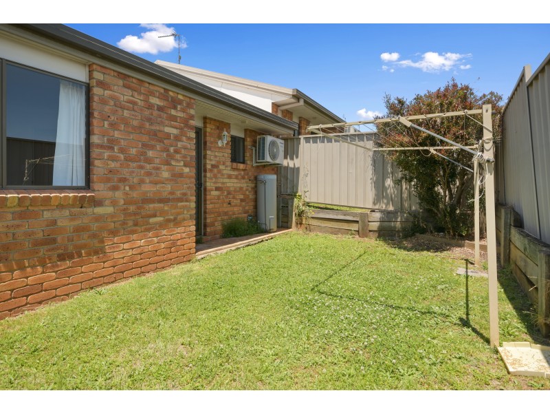 Unit 2/32 Stone Street, Wilsonton QLD 4350