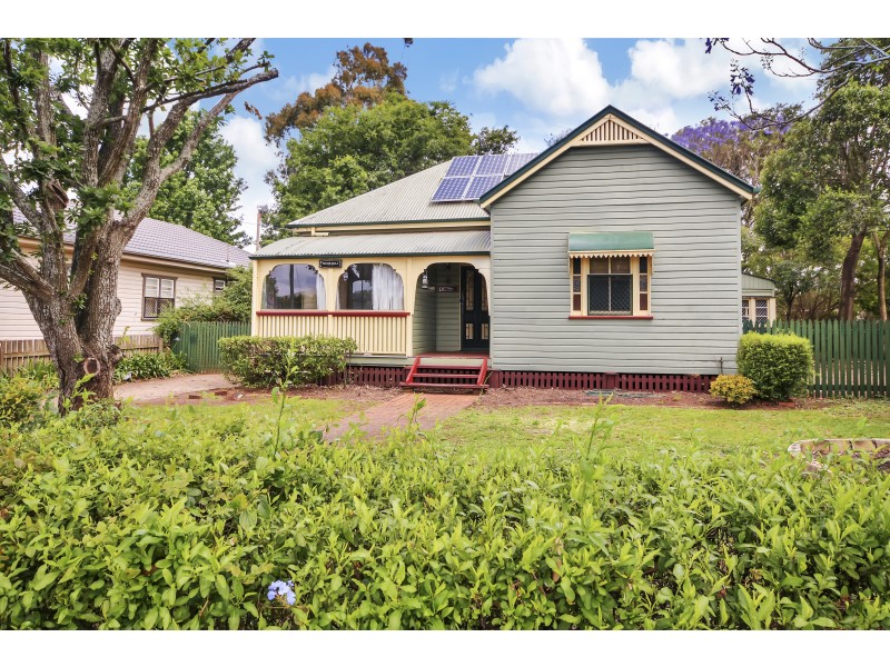 210 Campbell Street, Newtown QLD 4350