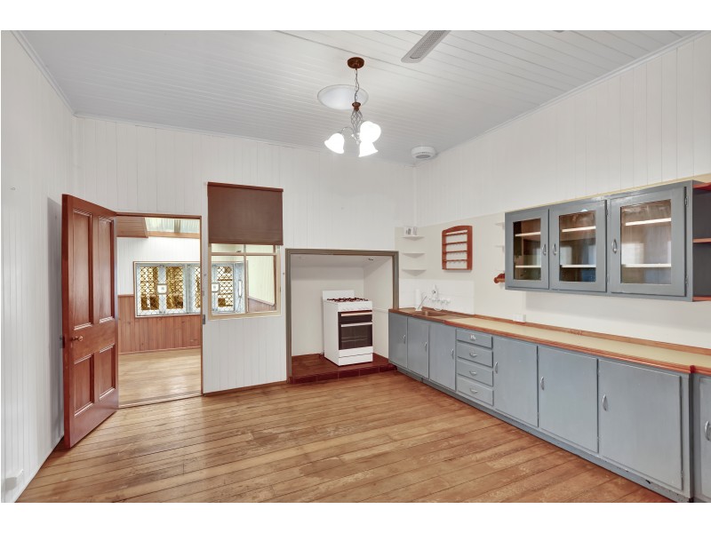 210 Campbell Street, Newtown QLD 4350