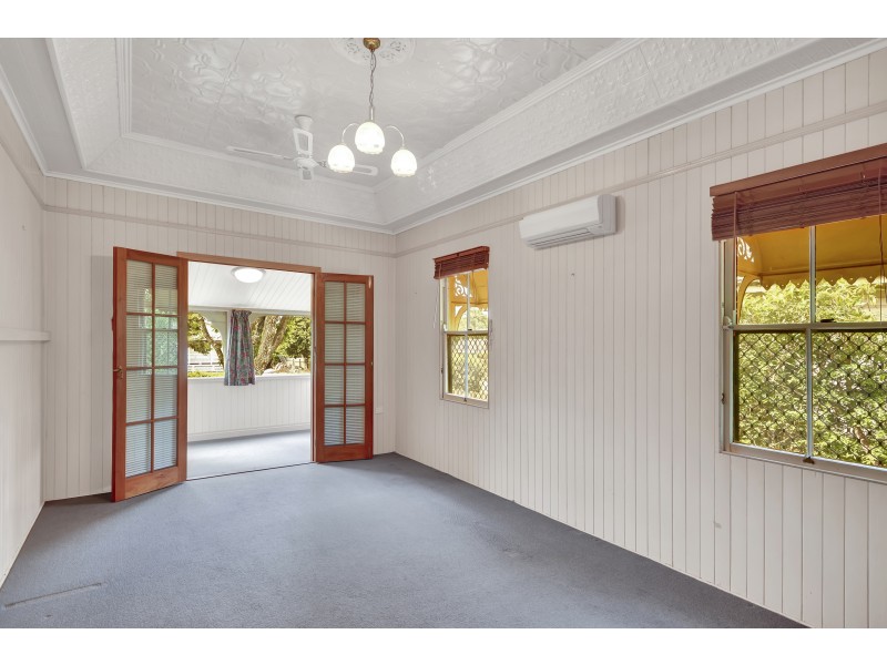 210 Campbell Street, Newtown QLD 4350