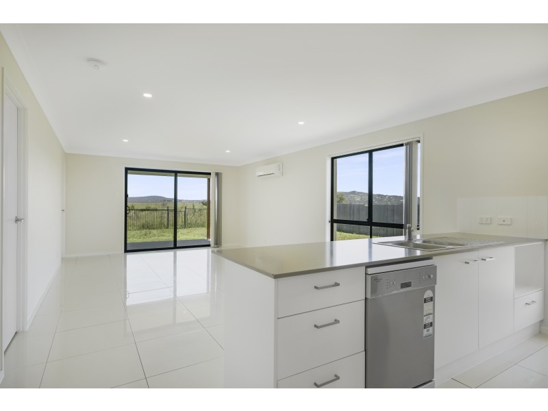 11 Mia Street, Wyreema QLD 4352