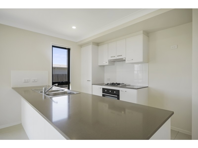 11 Mia Street, Wyreema QLD 4352