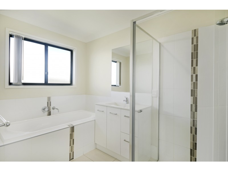 11 Mia Street, Wyreema QLD 4352