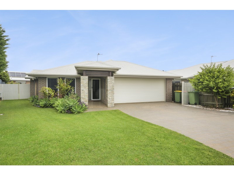 11 Blades Court, Middle Ridge QLD 4350