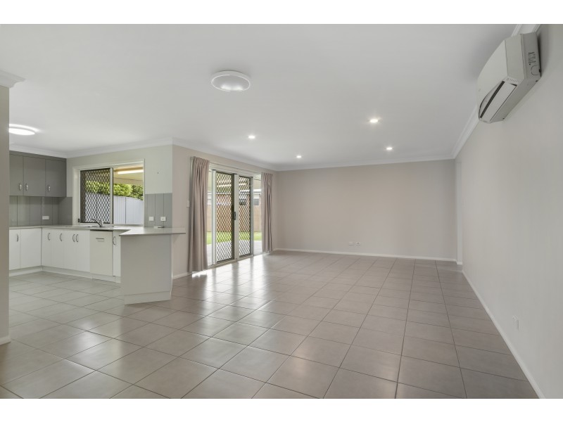 11 Blades Court, Middle Ridge QLD 4350