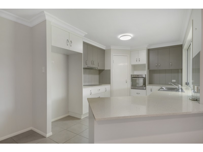 11 Blades Court, Middle Ridge QLD 4350