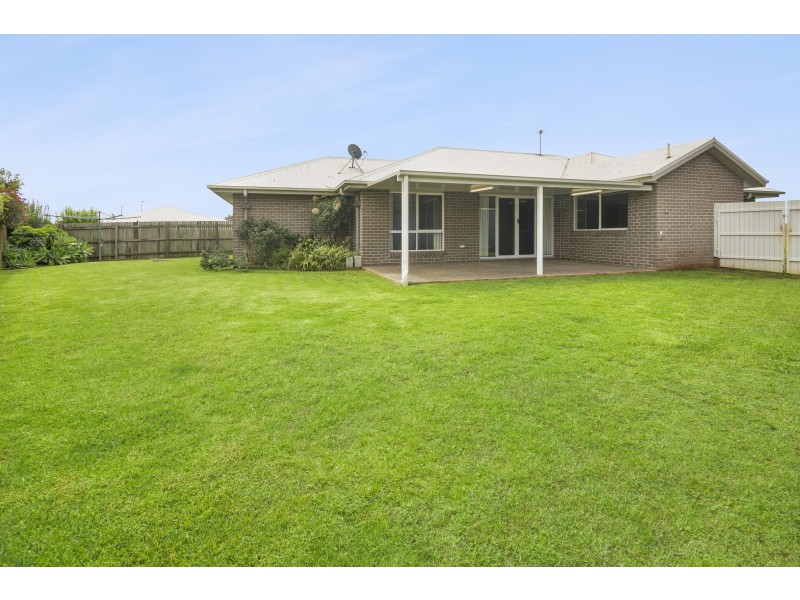 11 Blades Court, Middle Ridge QLD 4350