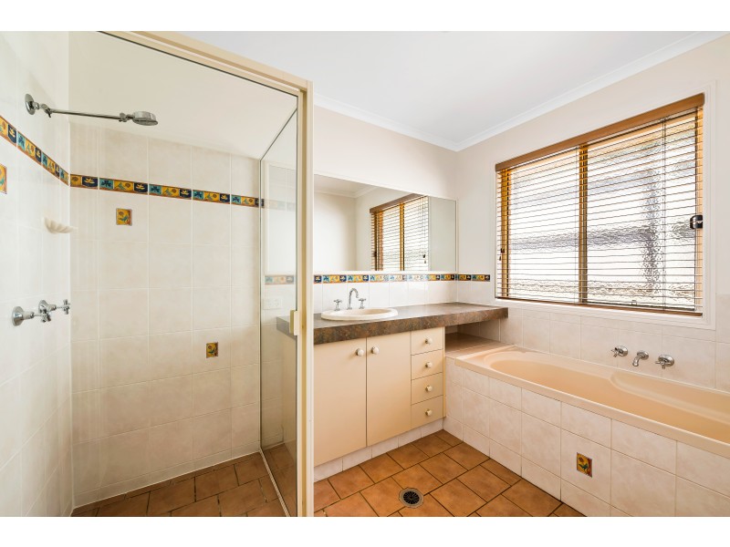 20 Menzies Street, Middle Ridge QLD 4350