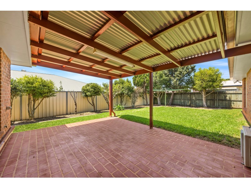 20 Menzies Street, Middle Ridge QLD 4350