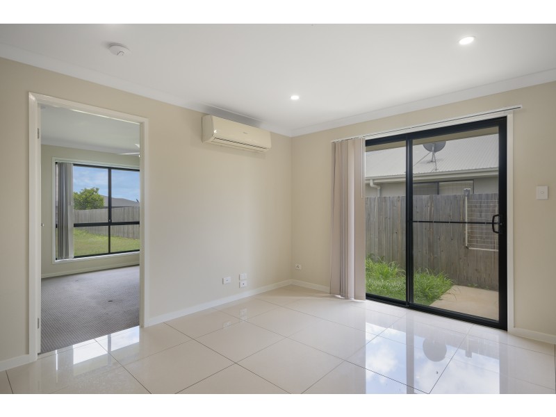 Unit 2/25 Weebah Place, Cambooya QLD 4358