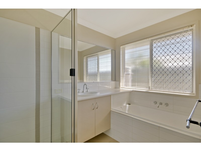 25 Coolana Court, Harristown QLD 4350