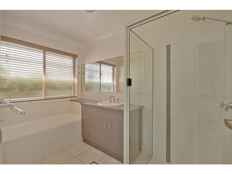 Unit 1/14 Mason Court, Kearneys Spring QLD 4350
