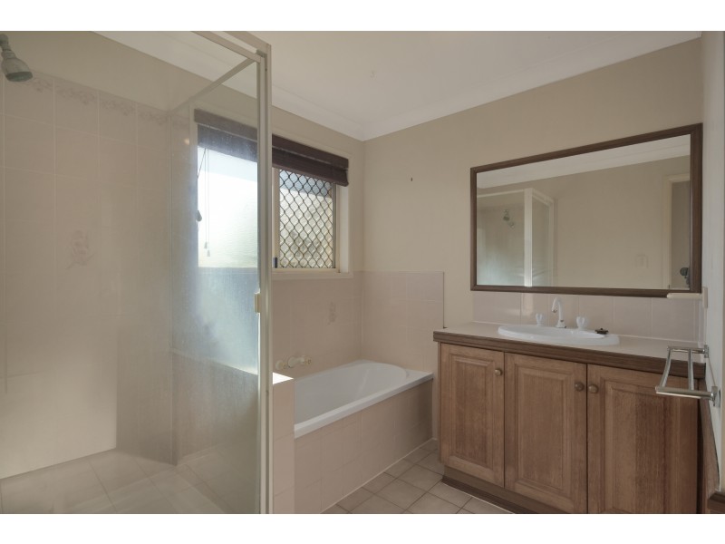 3 Blueberry Ash Court, Glenvale QLD 4350
