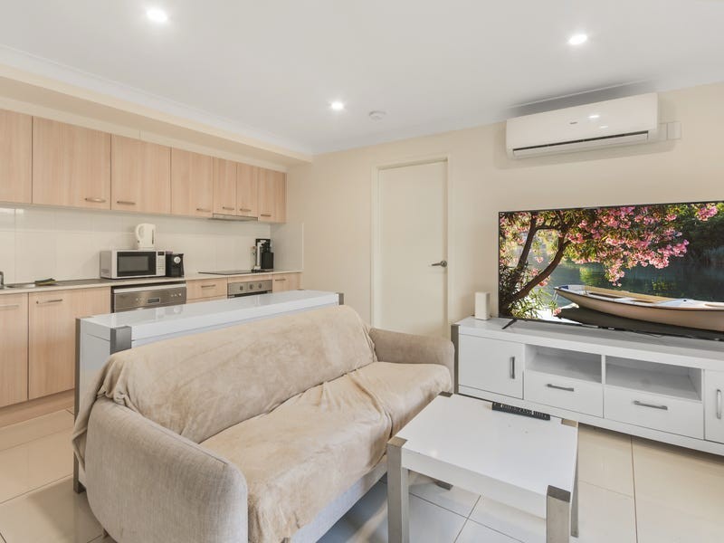 Unit 2/27 Weebah Place, Cambooya QLD 4358