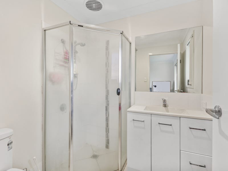 Unit 2/27 Weebah Place, Cambooya QLD 4358