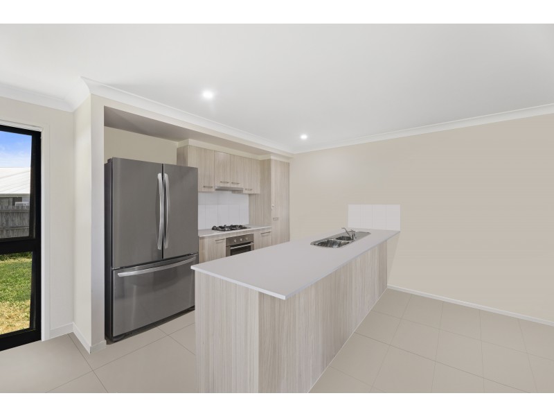 10 Kensei Street, Wyreema QLD 4352