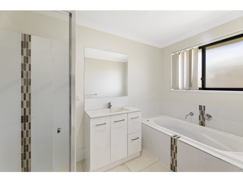 10 Kensei Street, Wyreema QLD 4352
