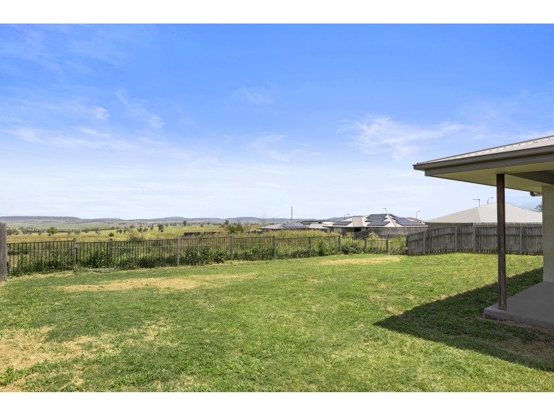 10 Kensei Street, Wyreema QLD 4352