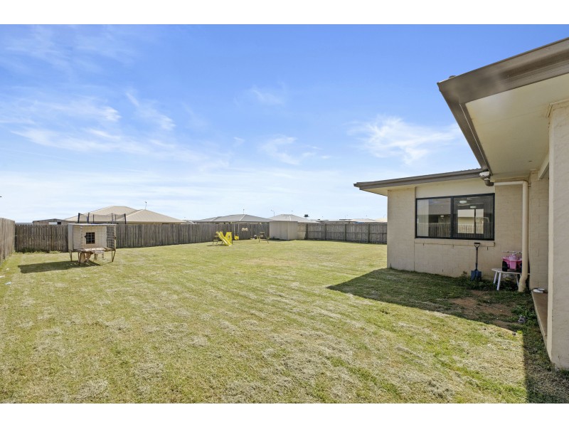 14 Mia Street, Wyreema QLD 4352