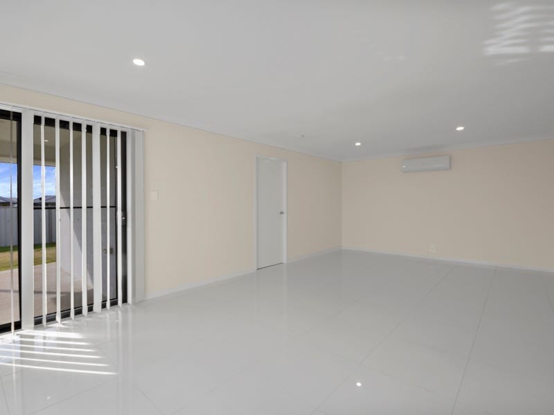 Unit 1/2 Nash Drive, Glenvale QLD 4350